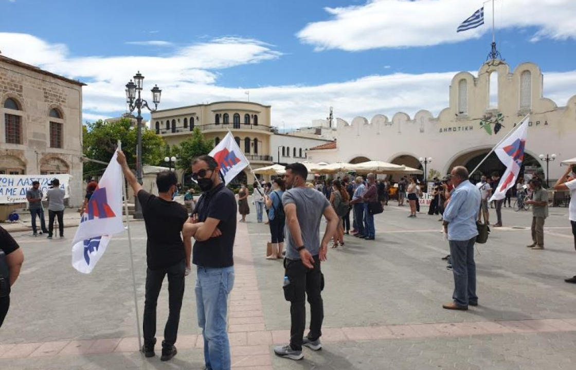 Η απεργιακή συγκέντρωση του Εργατικού Κέντρου στην Πλατεία Ελευθερίας