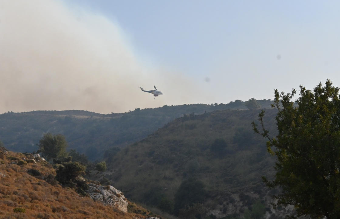 Η συγκλονιστική προσπάθεια του πληρώματος του ελικοπτέρου για την κατάσβεση της φωτιάς στην Κω