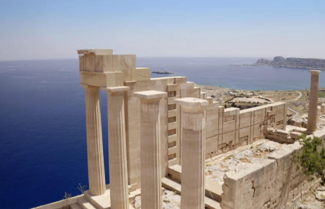 H Warner Bros επενδύει στη Ρόδο με 4 παραγωγές