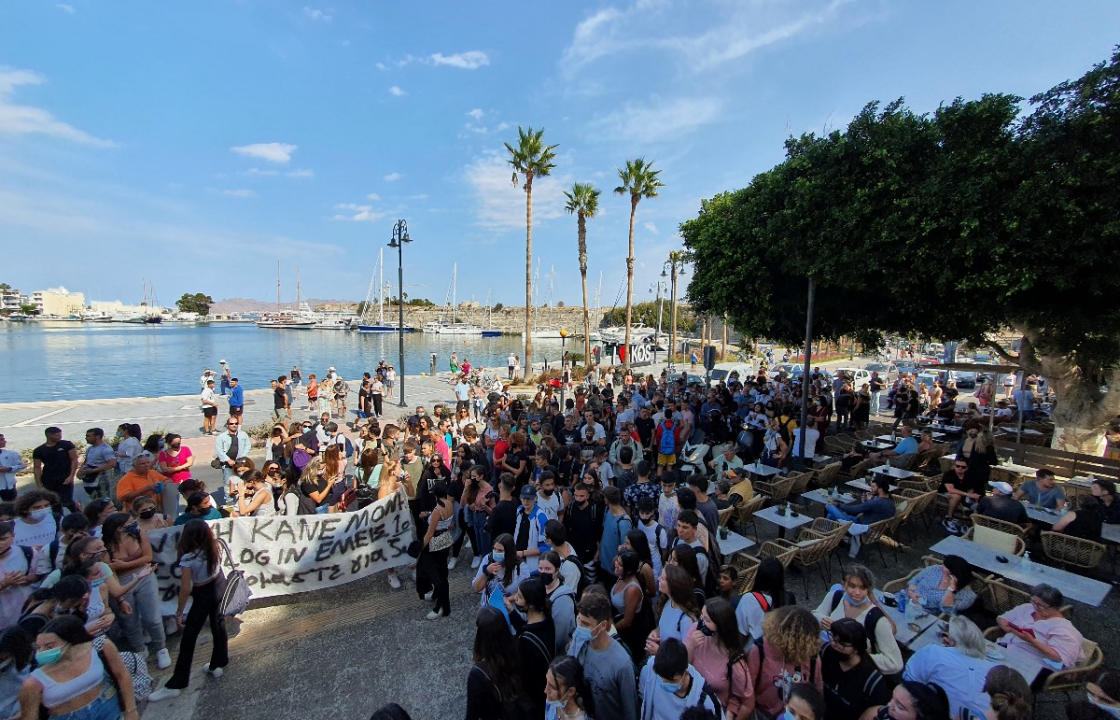 Μεγάλη απεργιακή συγκέντρωση στην Κω με τη συμμετοχή εκπαιδευτικών και μαθητών!