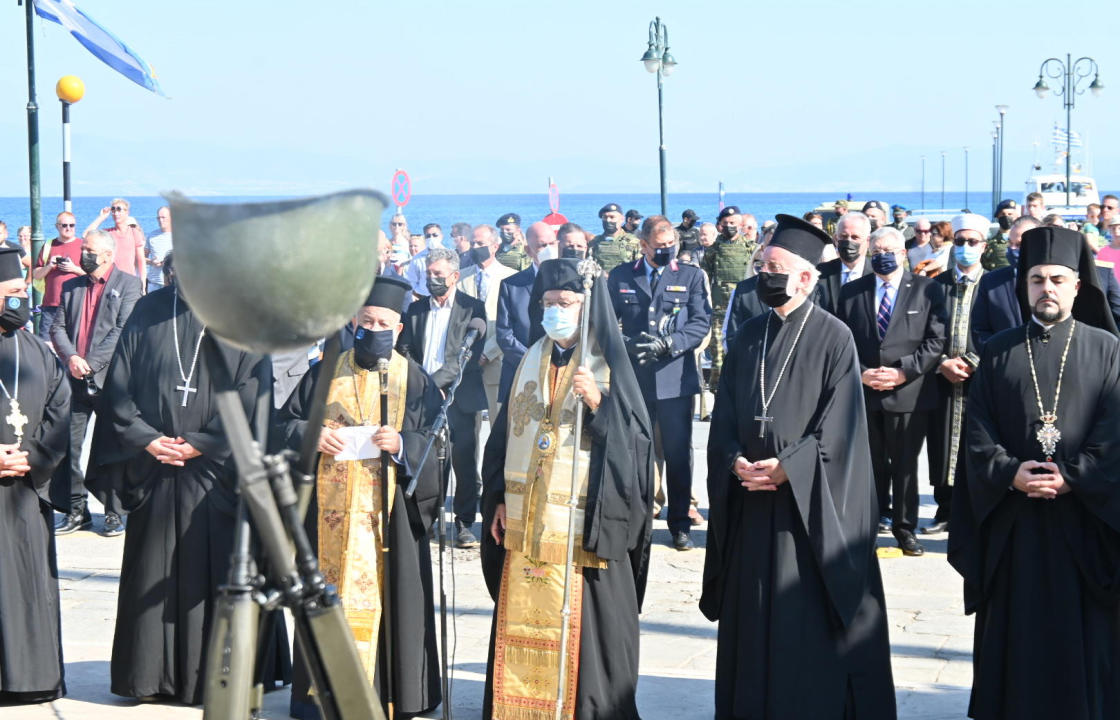 Η επιμνημόσυνη δέηση και η κατάθεση στεφάνων στο Ηρώο για τον Εορτασμό της 28ης Οκτωβρίου