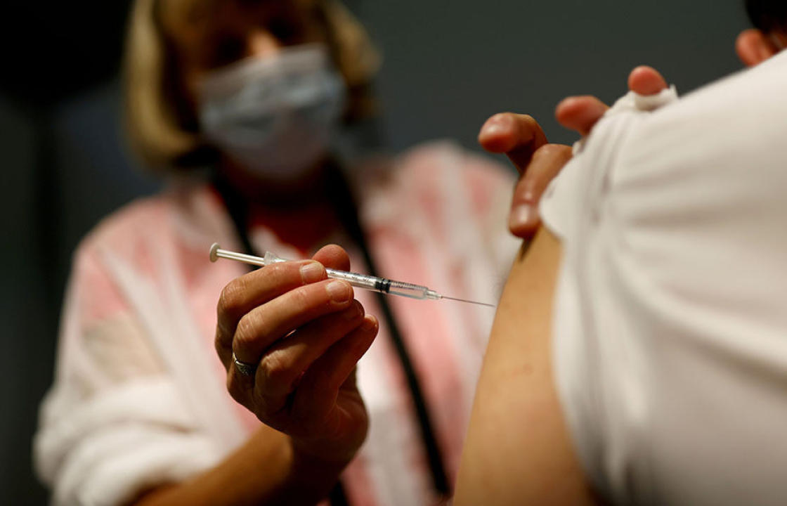 Εμβολιασμός: Ανοίγει σήμερα η πλατφόρμα για την τρίτη δόση στους άνω των 18 ετών