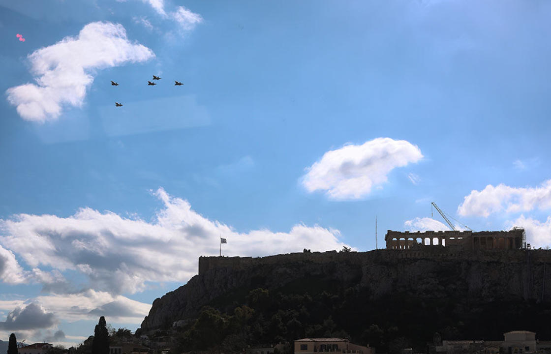 Στην Ελλάδα τα Rafale - Η πτήση πάνω από την Ακρόπολη