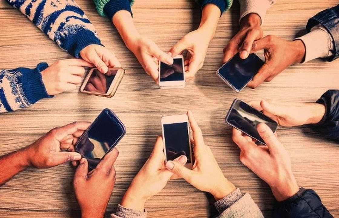 Πάνω από 500.000 νέες και νέοι έχουν υποβάλει επιτυχώς αίτημα για απαλλαγή από τα τέλη κινητής και καρτοκινητής τηλεφωνίας στο mobilefees.gov.gr