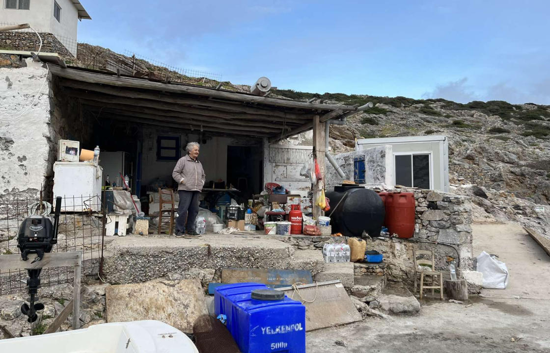 Ο στρατός επισκεύασε το σπίτι, της κυρά Ρηνιώς, της μοναδικής κατοίκου της Κινάρου - Φωτογραφίες