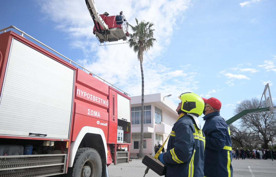 Mεγάλη άσκηση αντιμετώπισης σεισμού και πυρκαγιάς, από την Πυροσβεστική Υπηρεσία Κω και φορείς, στο 1ο Γυμνάσιο Κω