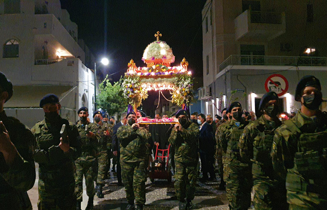Με την παρουσία πλήθους κόσμου και τη δέουσα κατάνυξη η περιφορά των επιταφίων στην Κω