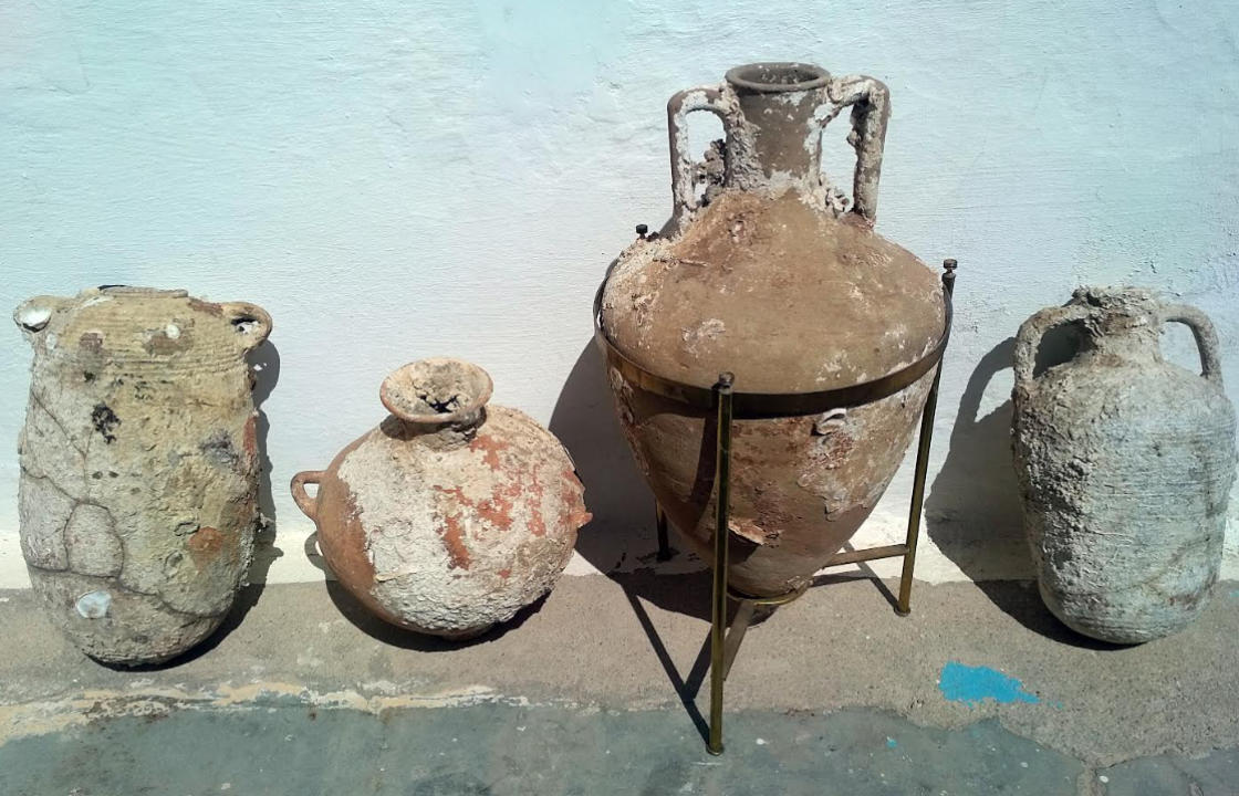 Συνελήφθη ημεδαπή για κατοχή αρχαιοτήτων στην Κάλυμνο - Κατασχέθηκαν 3 αρχαίοι αμφορείς και υδρία