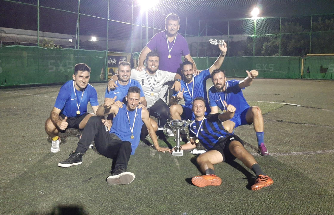 Ο τελικός του 11ου καλοκαιρινού τουρνουά ποδοσφαίρου στο 5χ5 των αδερφών Καΐσερλη - Πρωταθλήτρια η ομάδα της Ελληνικής Αστυνομίας