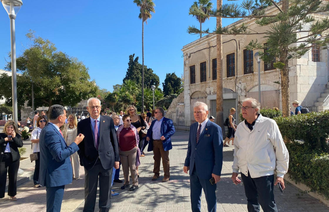 Ξενάγηση της αντιπροσωπείας του Δήμου Λάρισας στο Αρχαιολογικό Μουσείο Κω και στον Πλάτανο του Ιπποκράτη