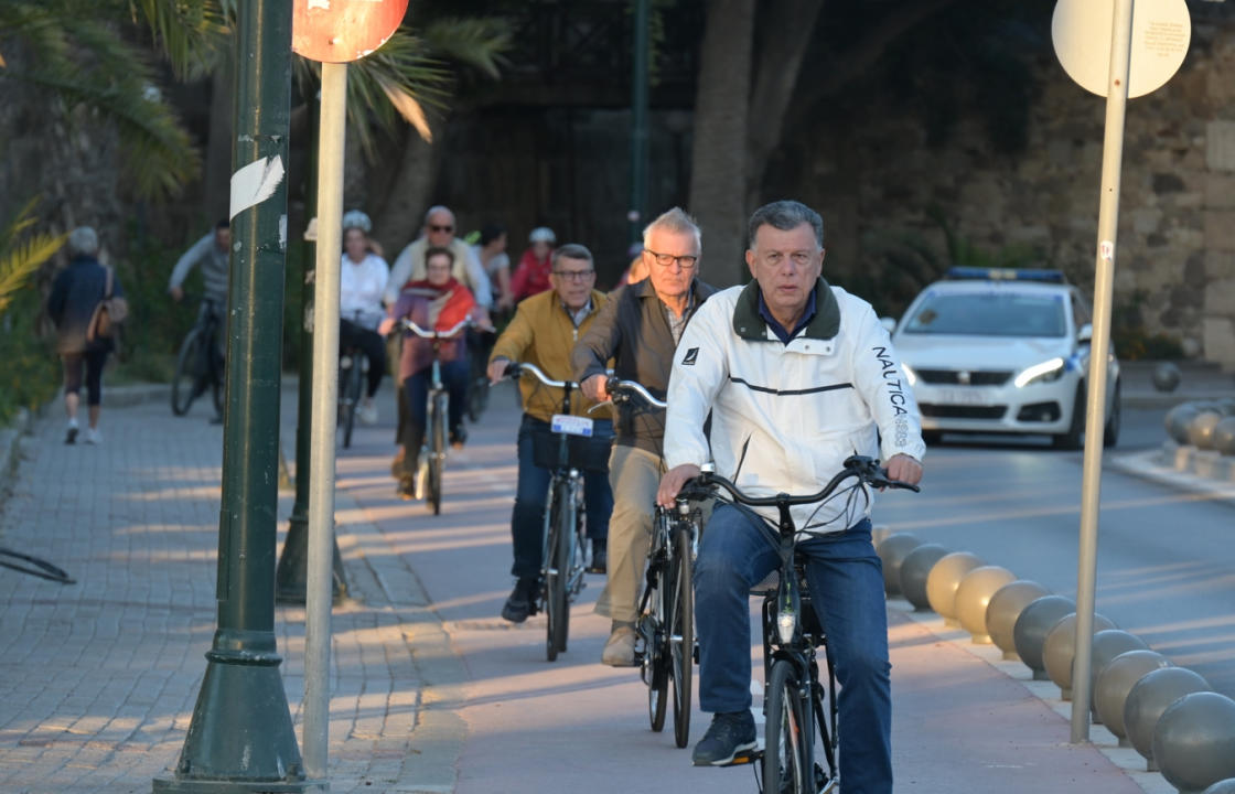 Η ποδηλατάδα στην πόλη της Κω στο πλαίσιο της αδελφοποίησης των Δήμων Κω και Λάρισας.