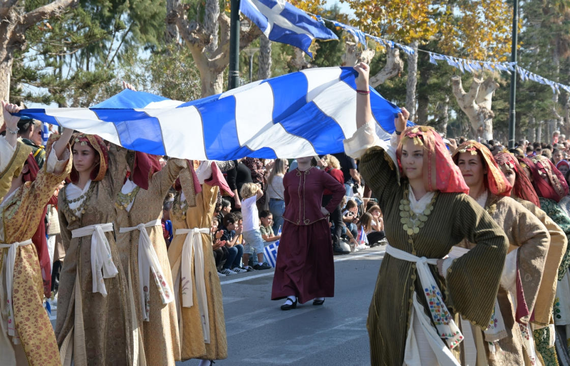 Η παρέλαση στην Κω για την Εθνική Επέτειο της 28ης Οκτωβρίου του 1940. ΦΩΤΟ