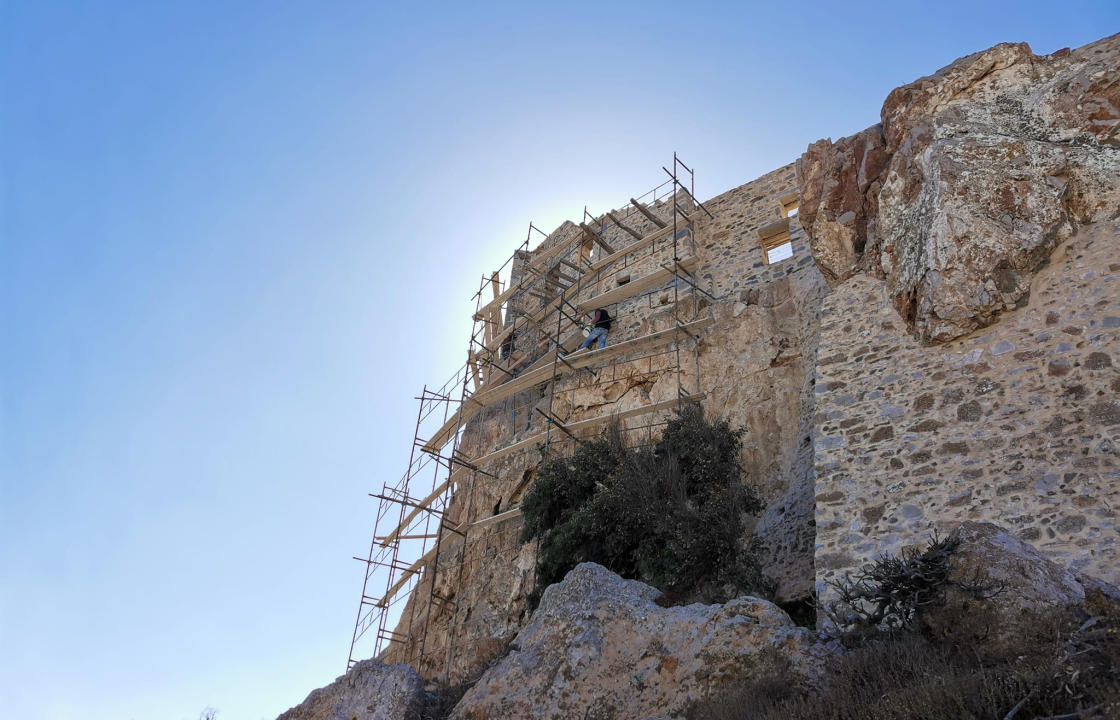 Συνεχίζονται οι εργασίες αναστήλωσης περιμετρικά του κάστρου της Αστυπάλαιας