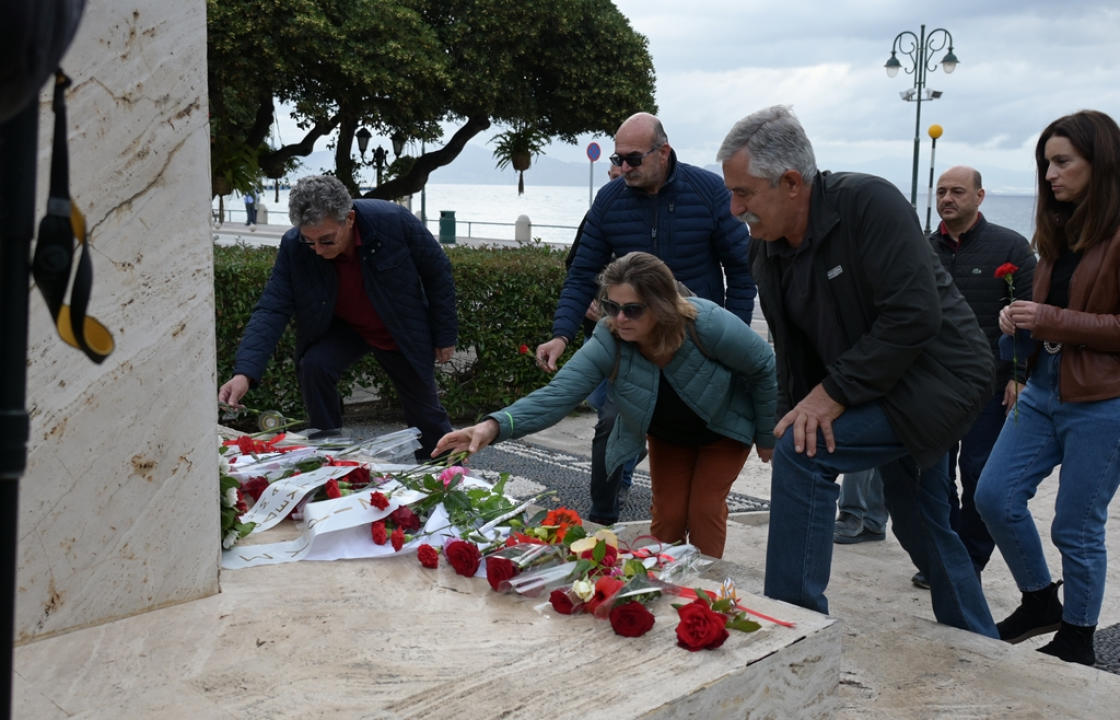 ΕΠΕΤΕΙΟΣ ΠΟΛΥΤΕΧΝΕΙΟΥ: Η κατάθεση στεφάνων στο μνημείο των Ηρώων στην Κω από στελέχη του ΣΥΡΙΖΑ