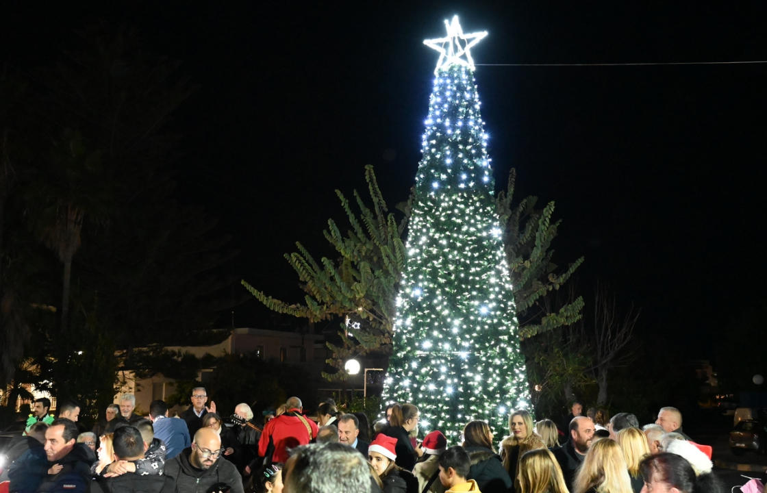 Το άναμμα του Χριστουγεννιάτικου δέντρου στο Μαστιχάρι - Ξεκίνησαν και επίσημα οι εορταστικές εκδηλώσεις για τα Χριστούγεννα στην Κω