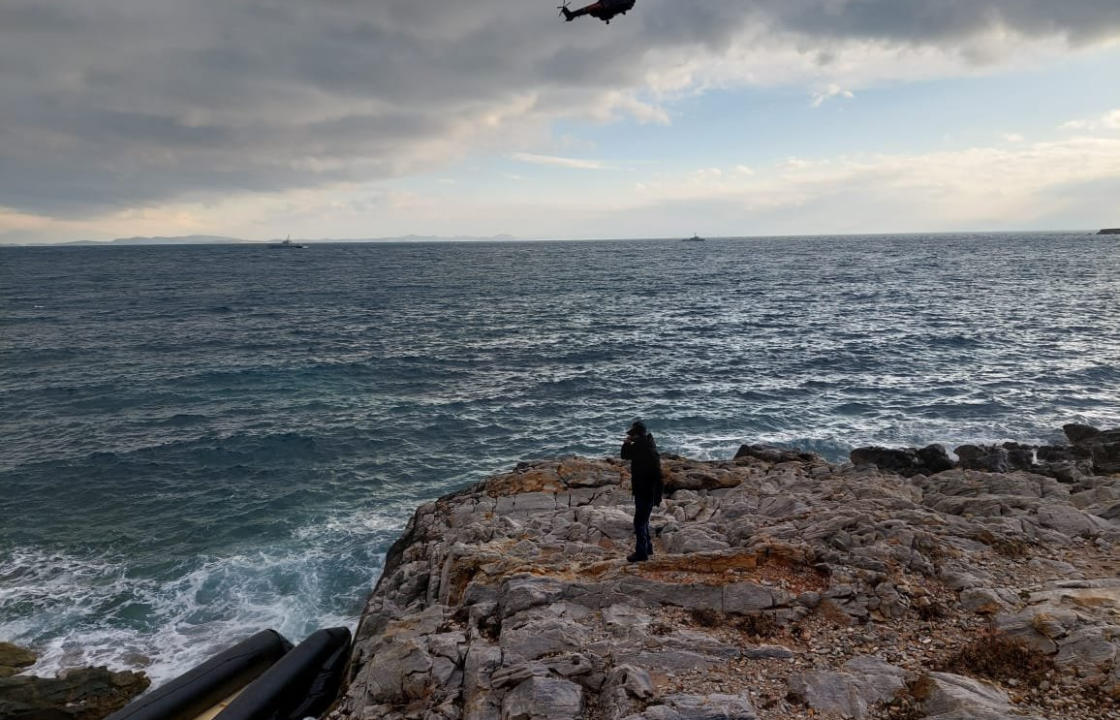 Λέσβος: Σε εξέλιξη επιχείρηση διάσωσης μεταναστών έπειτα από ναυάγιο - Δείτε φωτογραφίες