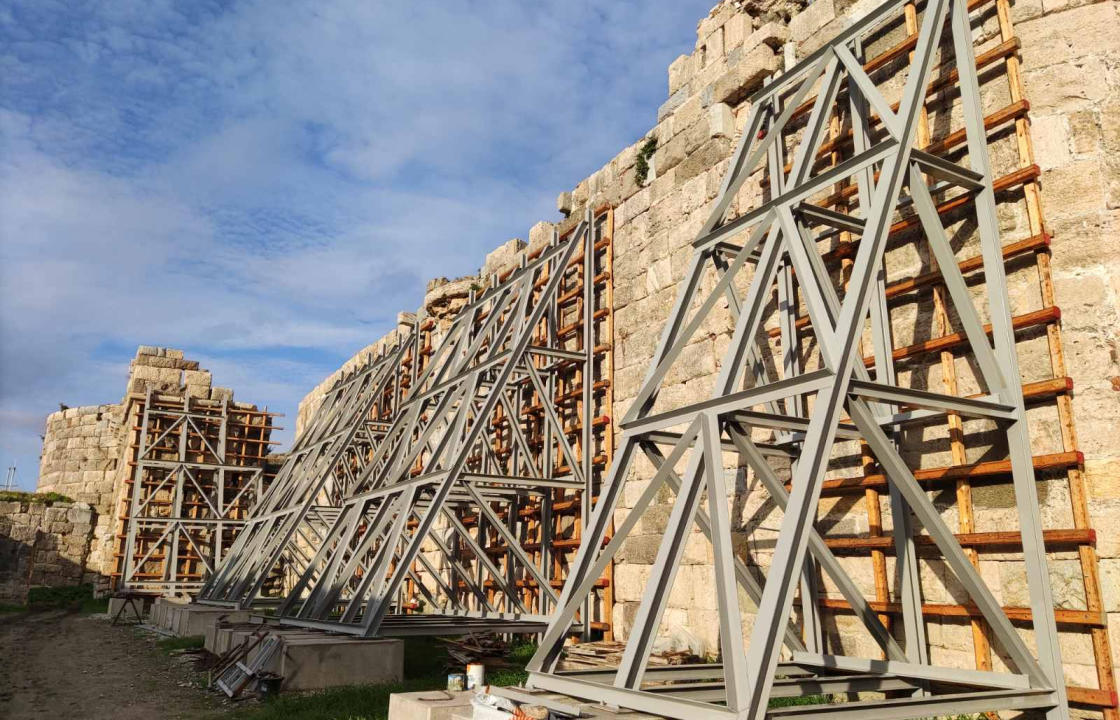 Στο στάδιο των ‘’προσωρινών’’ υποστυλώσεων βρίσκονται οι εργασίες αποκατάστασης του Κάστρου της Νερατζιάς