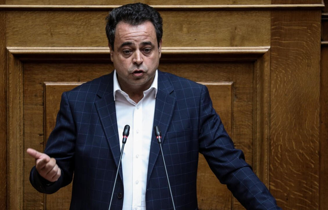 ΣΥΡΙΖΑ: Τριήμερο πένθος για τον Νεκτάριο Σαντορινιό -Αναστέλλονται κομματικές εκδηλώσεις και συνεδριάσεις