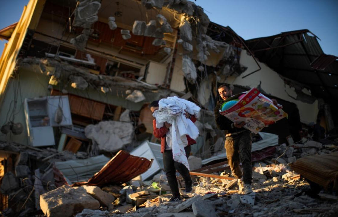 Τουρκία: Άνδρας διασώθηκε από τα συντρίμμια,11 ημέρες μετά τον φονικό σεισμό