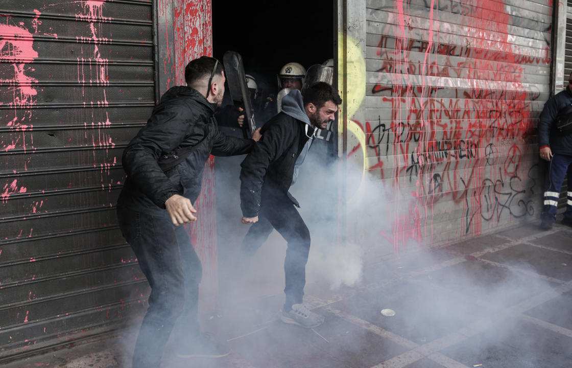 ΕΡΓΑΤΙΚΟ ΚΕΝΤΡΟ Β.Σ.Δ.: Καταγγέλλουμε την επίθεση σε βάρος συναδέλφων εργαζομένων  στον επισιτισμό – τουρισμό από τις δυνάμεις καταστολής κατ’ εντολή της Κυβέρνησης.