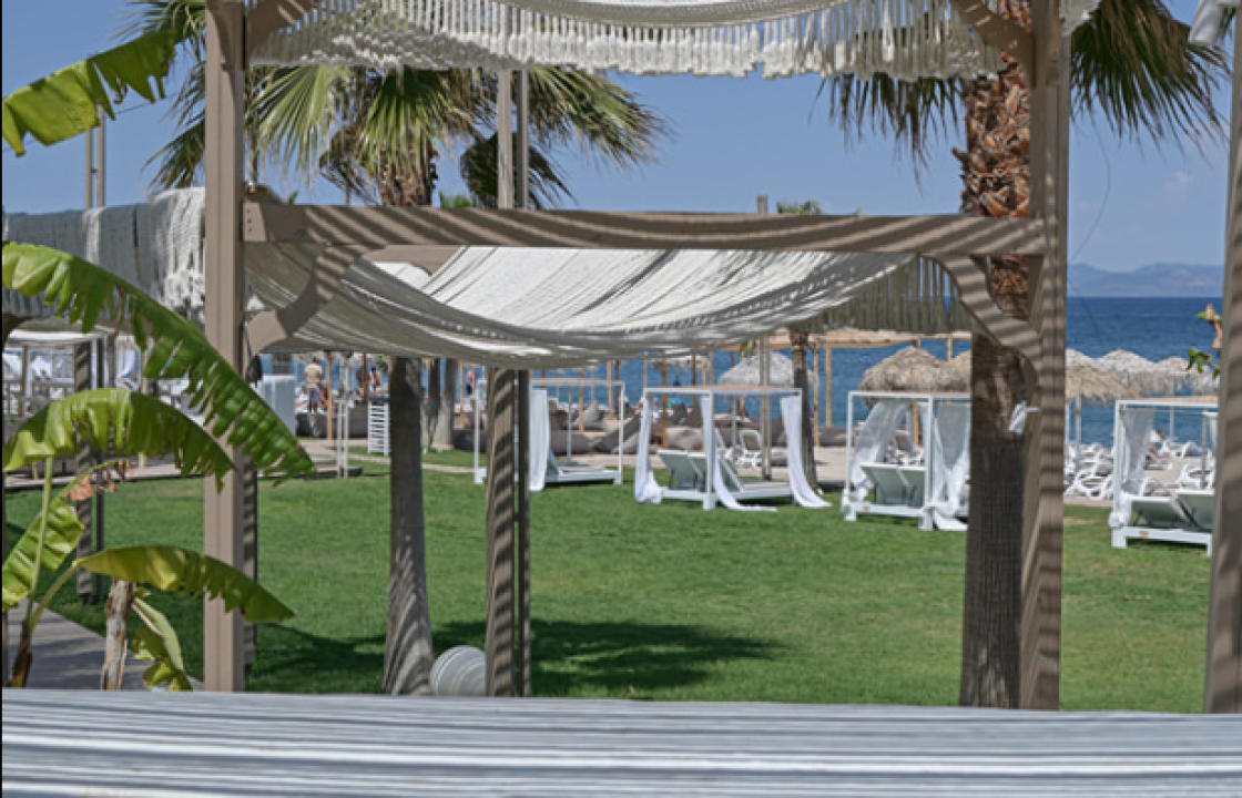 Την Παρασκευή 12 Μαΐου το opening του Ammos Beach Bar