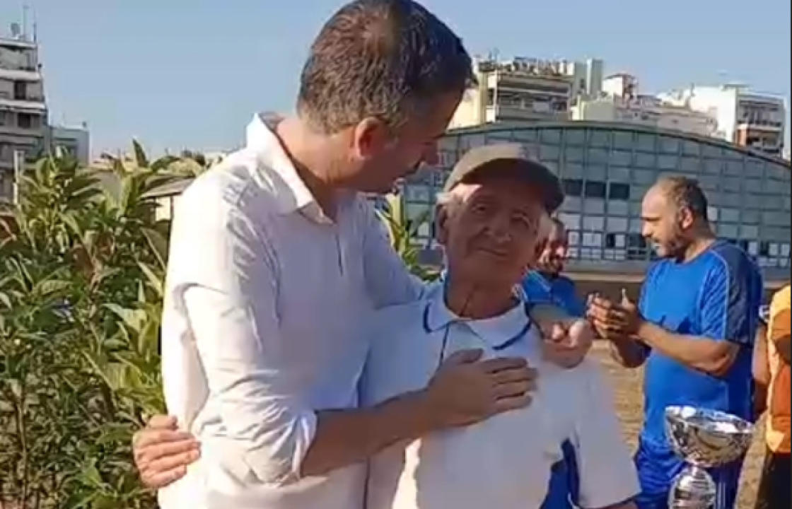 Τιμήθηκε από τον Δήμαρχο Αθηναίων Κώστα Μπακογιάννη, ο Δωδεκανήσιος Παγκόσμιος πρωταθλητής Κωνσταντίνος Χατζηεμμανουήλ