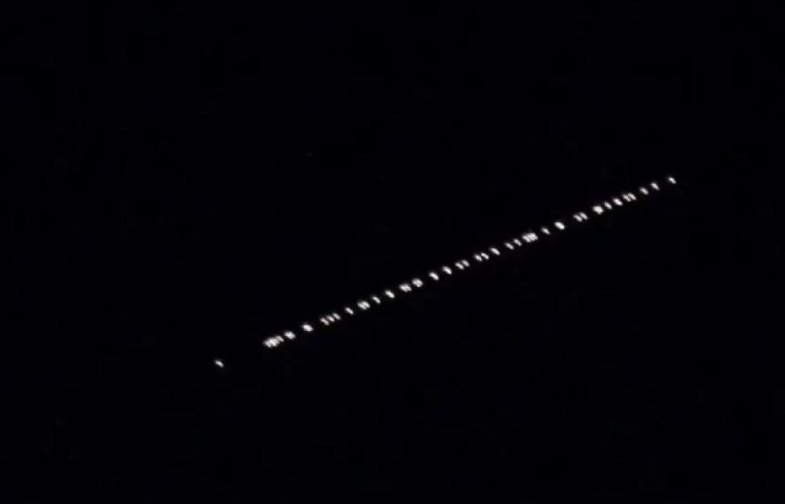 Ορατοί από την Κω οι δορυφόροι της Starlink, της εταιρείας του Έλον Μασκ