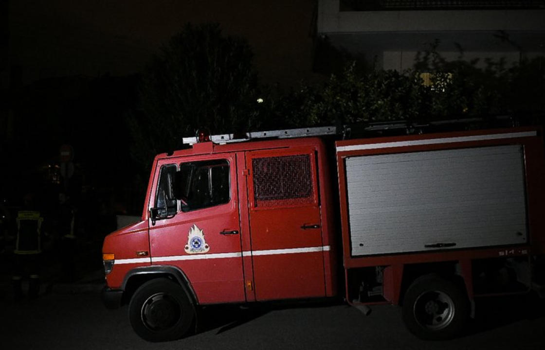 Κάηκε ολοσχερώς σταθμευμένη μηχανή τα ξημερώματα στη Λάμπη