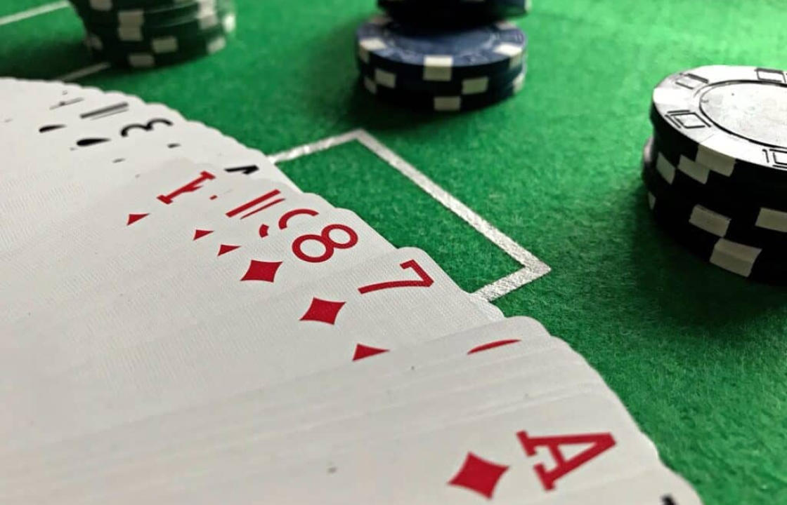 Εξερευνώντας τον κόσμο του πόκερ στο online καζίνο: Ο ολοκληρωμένος οδηγός σας