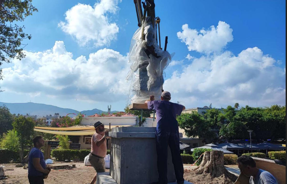 Ξεκίνησαν οι εργασίες για την τοποθέτηση του αγάλματος του Ιπποκράτη - Ο δωρητής του έργου μιλάει στο Kosnews24