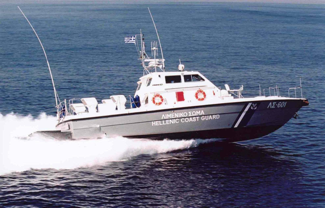 Σκάφος που μετέφερε παράνομους μετανάστες προσέκρουσε πλαγιομετωπικά με περιπολικό σκάφος του λιμενικού στην Κω
