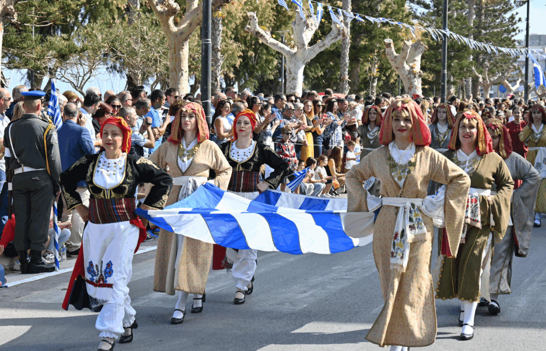 Φωτογραφίες από την παρέλαση της 28ης Οκτωβρίου στην πόλη της Κω από τον φωτογράφο Τάσο Σαρηγιάννη