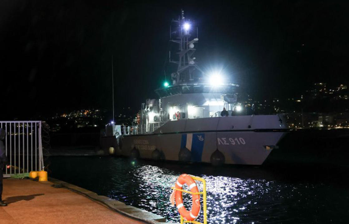 Ναυάγιο στη Λέσβο: Αγωνία για τους 12 αγνοούμενους ναυτικούς