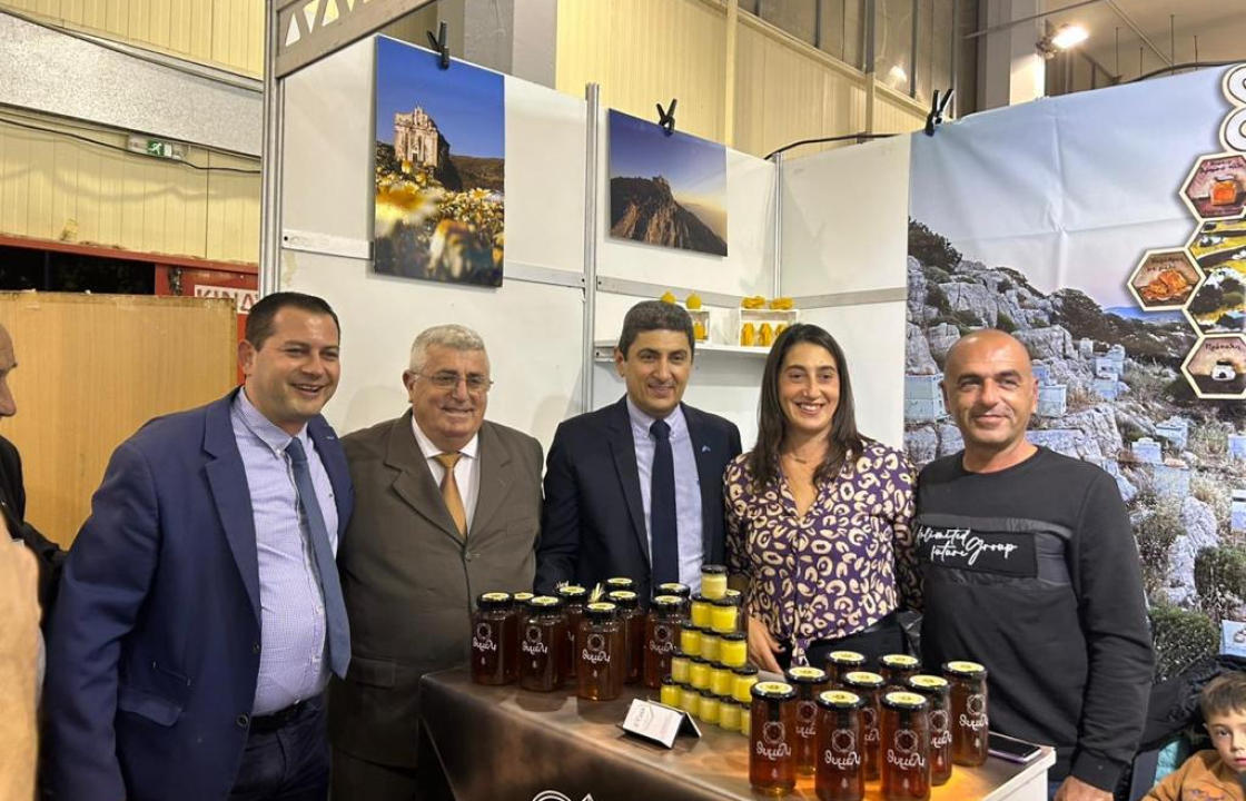 Με τέσσερα βραβεία στις αποσκευές τους, επιστρέφουν οι παραγωγοί μελιού της Περιφέρειας Νοτίου Αιγαίου, από το 14ο Φεστιβάλ Ελληνικού Μελιού