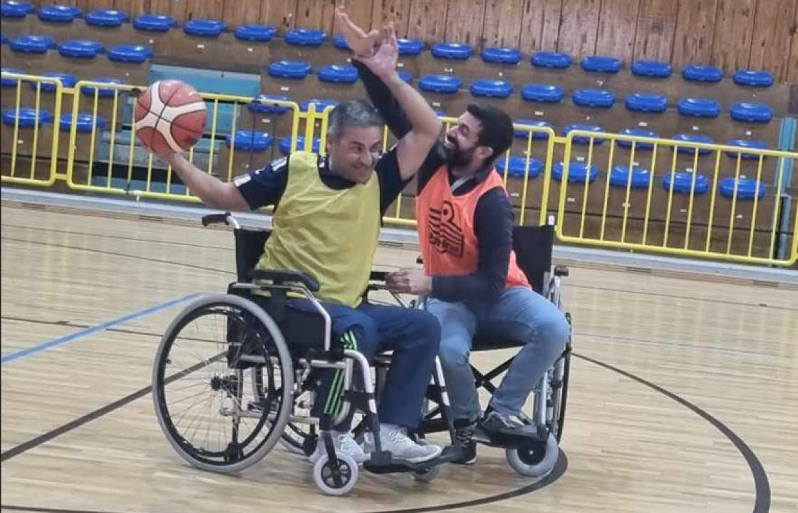 O Κώστας Χατζηδαυίδ και ο Κώστας Πολίτης δίνουν το παράδειγμα της κοινωνικής ενσυναίσθησης