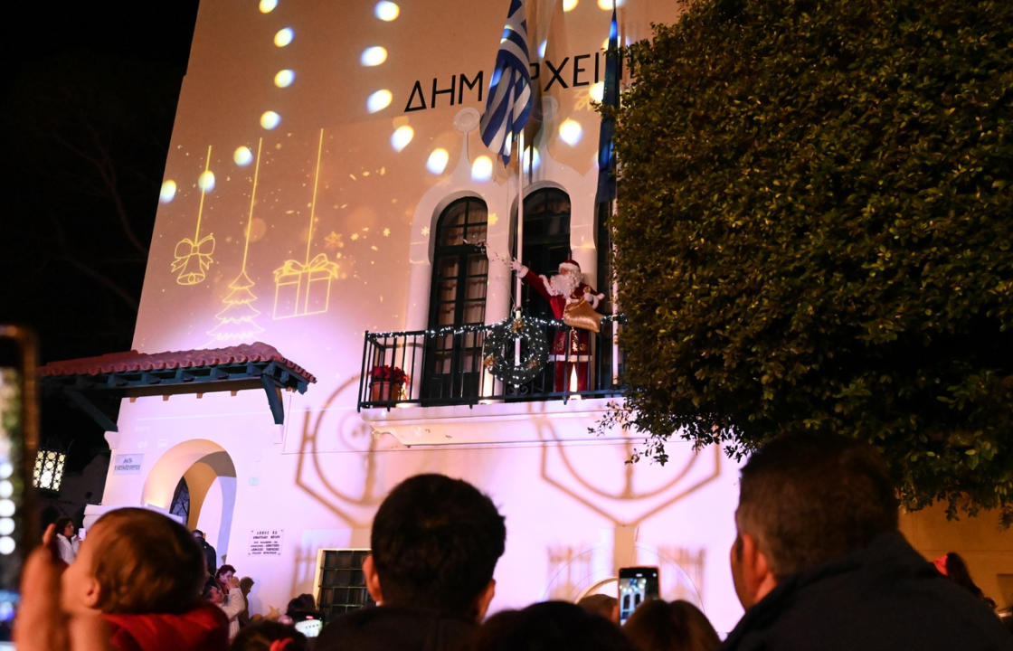 Το άναμμα του Χριστουγεννιάτικου δέντρου και η μεγάλη συναυλία με Κώους καλλιτέχνες στο λιμάνι της Κω - Δείτε φωτογραφίες και βίντεο