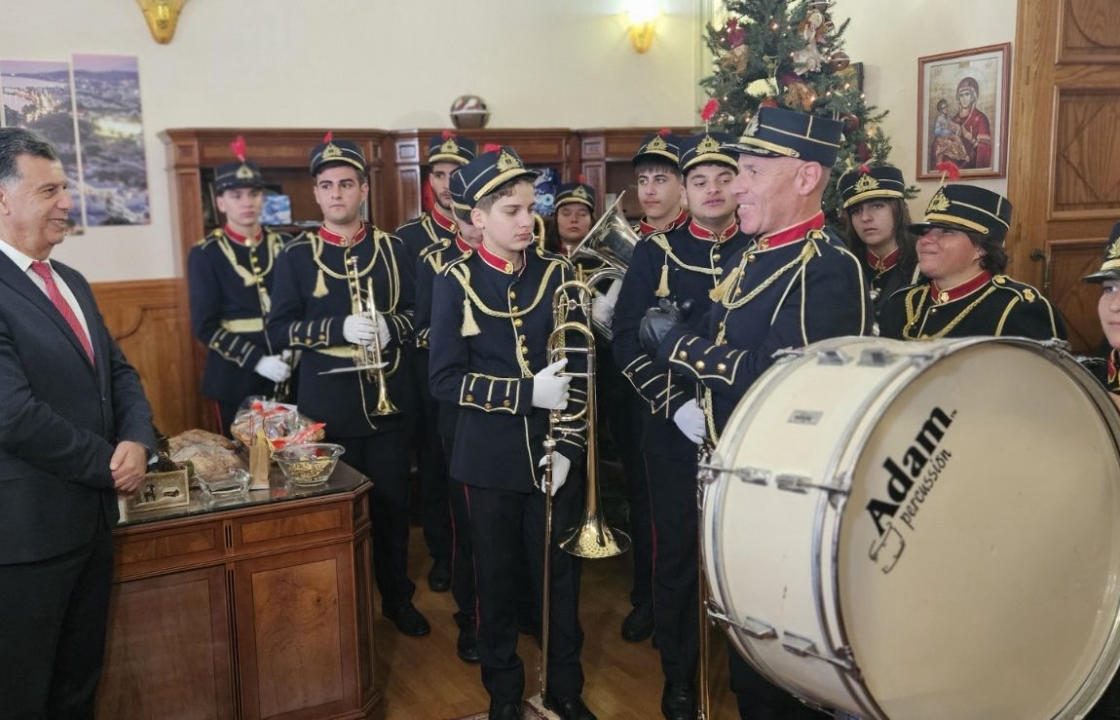 Γιορτινή η ατμόσφαιρα στο Δημαρχείο Κω - Ευχές για Καλά Χριστούγεννα! Δείτε φωτογραφίες και βίντεο