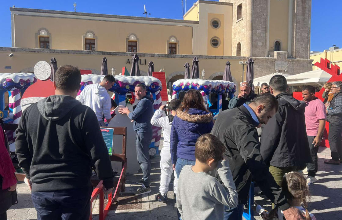 Ξεκίνησε να λειτουργεί το Χριστουγεννιάτικο πάρκο στην Πλατεία Ελευθερίας