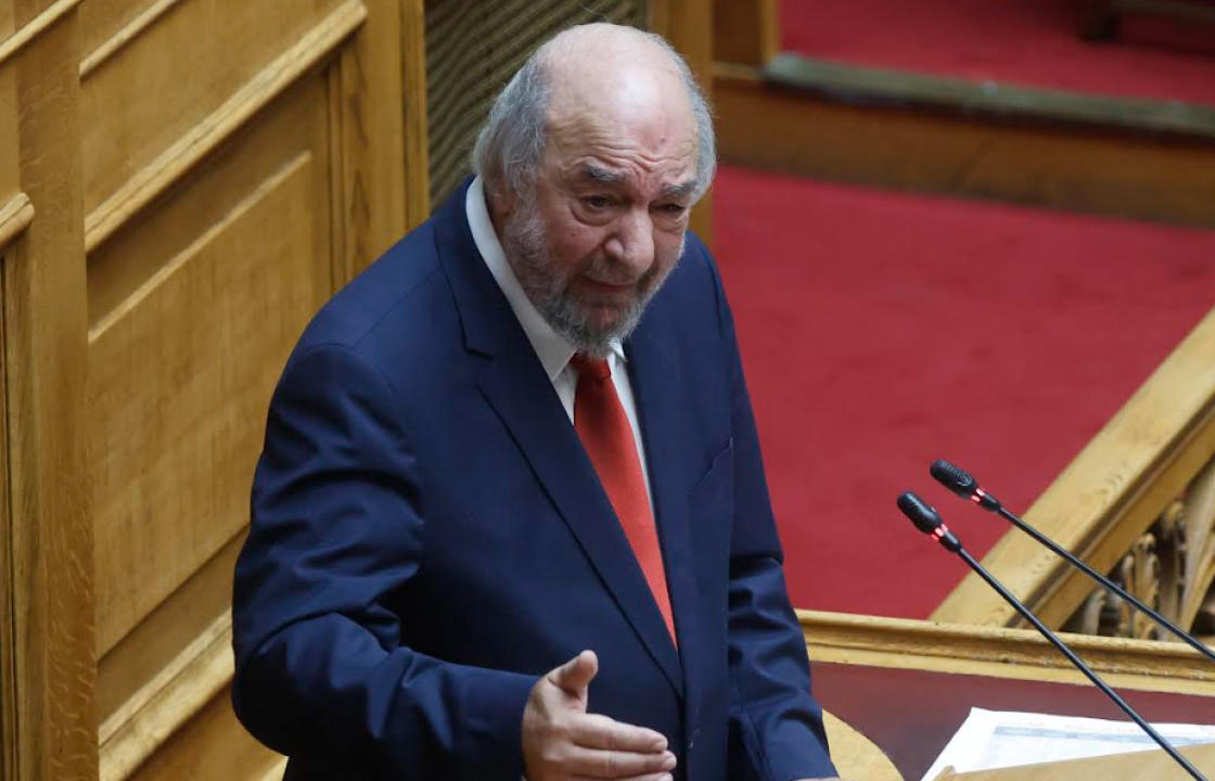 Νικητιάδης στη Βουλή: «Αντί να βραβεύετε εγκαλείτε τους αστυνομικούς για τη λακκούβα στην Κω»