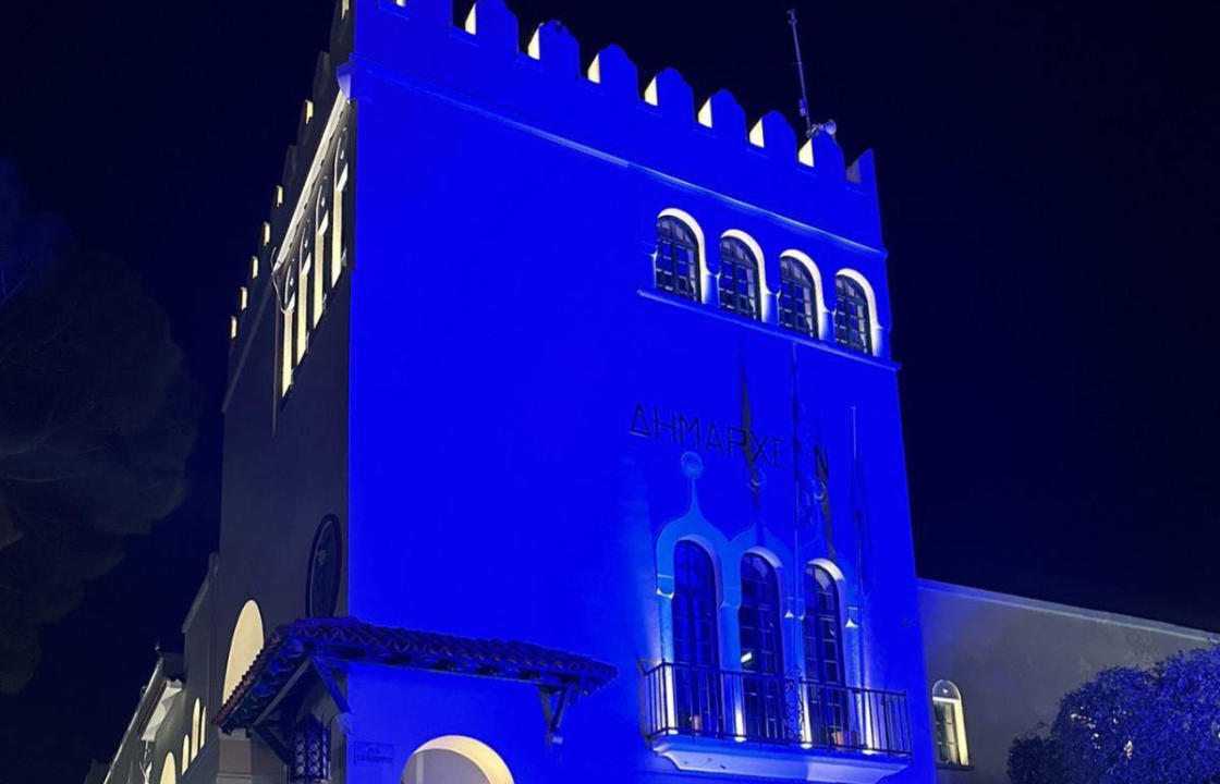 Στα μπλε φωταγωγήθηκε το Δημαρχείο Κω και η Δημοτική Βιβλιοθήκη, για την Παγκόσμια Ημέρα Αυτισμού