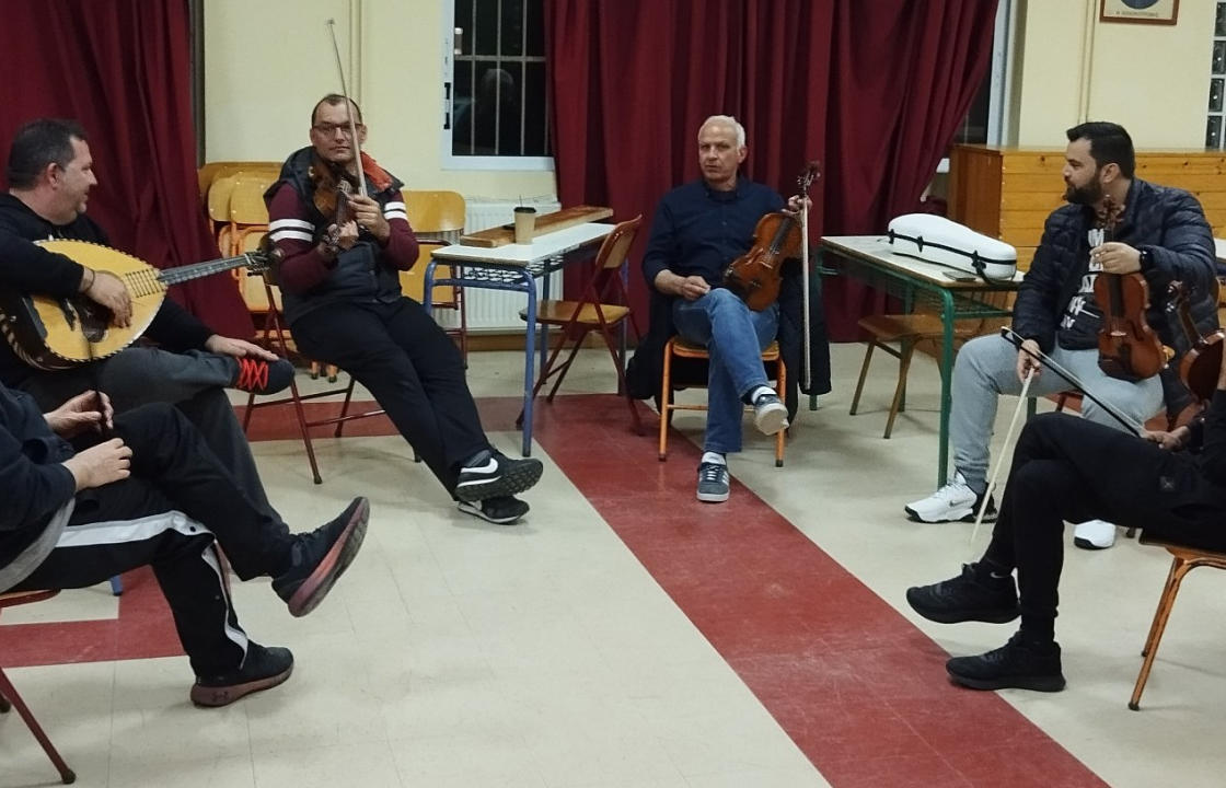 Συνεχίζονται τα μαθήματα λαούτου και παραδοσιακού βιολιού στο Εργαστήρι Παραδοσιακής Μουσικής του Συλλόγου Φίλων Μουσικής &quot;ΑΡΙΩΝ&quot;