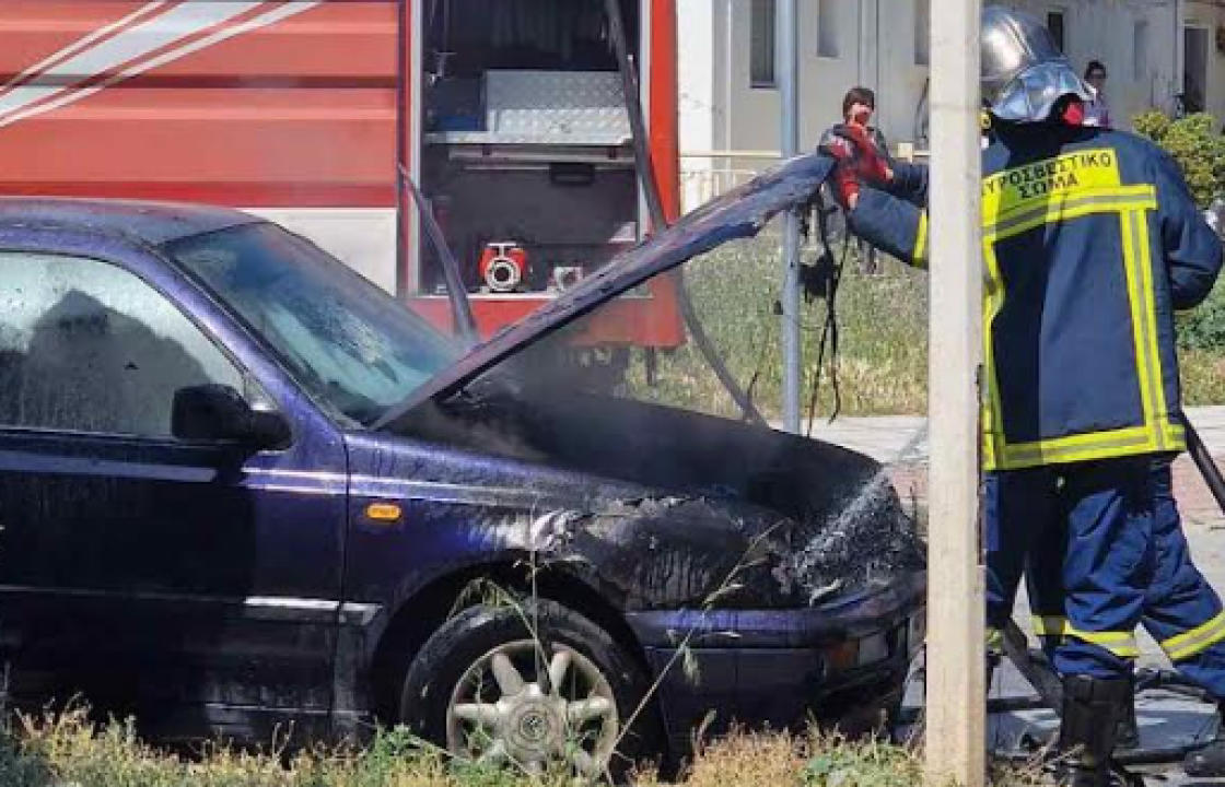 Φωτιά σε αυτοκίνητο έξω από το κλειστό γυμναστήριο Κω