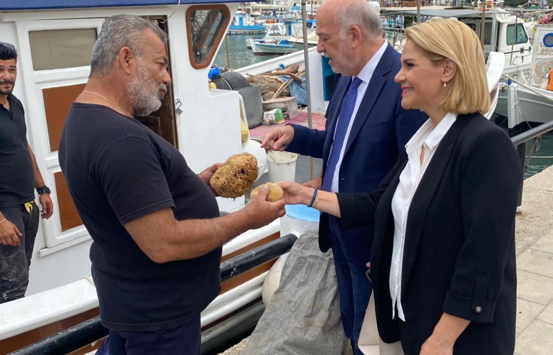 H Μίκα Ιατρίδη στην Κω και την Κάλυμνο, μαζί με τον Υπουργό Δικαιοσύνης, Γιώργο Φλωρίδη: «Στηρίζουμε τη Ν.Δ, τη σταθερότητα, την αξιοπιστία, για να έχουμε μια ισχυρή Ελλάδα στην ενωμένη Ευρώπη».