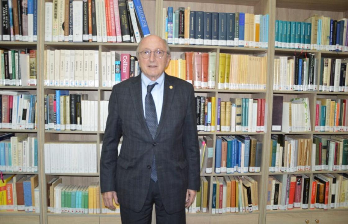 Δωρεά 4 βιβλιοθηκών και περίπου 100 τόμους βιβλίων από τον κ. Νικόλαο Παπαντωνίου για τη βιβλιοθήκη Αντιμάχειας