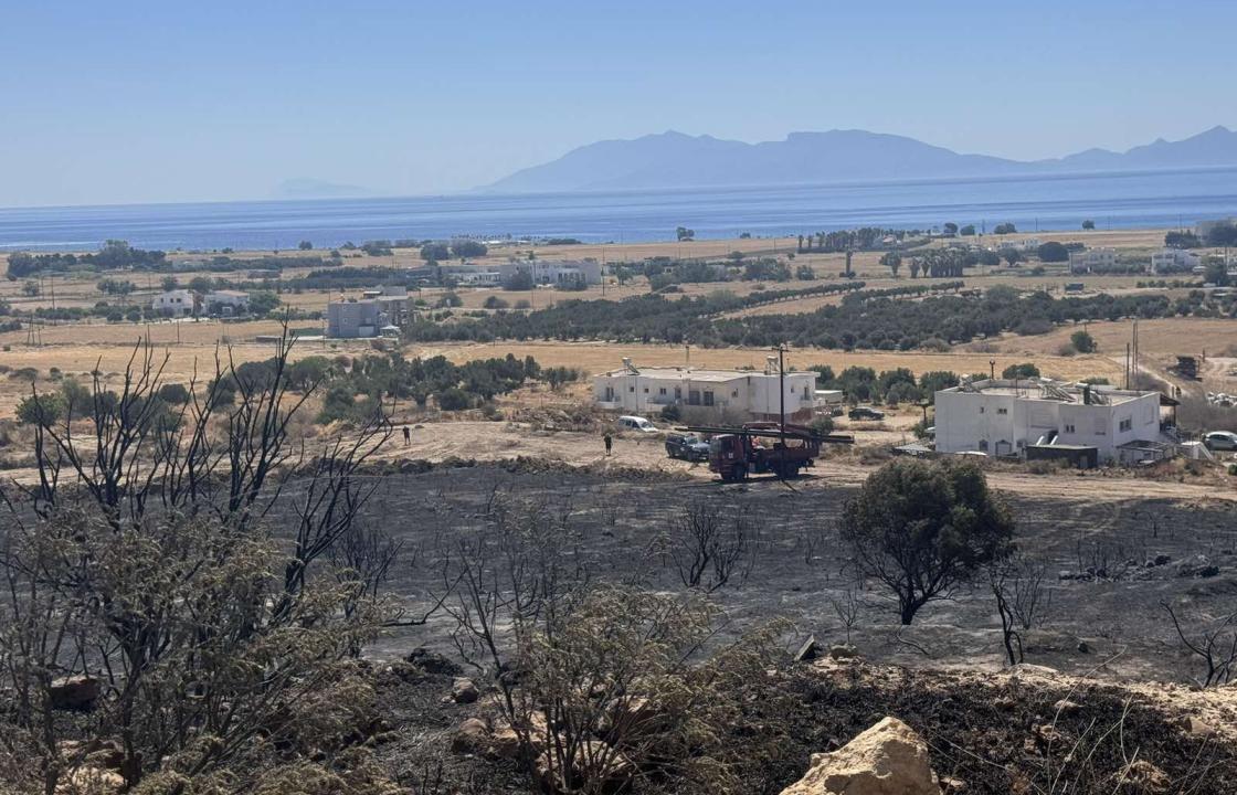 Έσβησε η φωτιά στην Καρδάμαινα - Επέστρεψαν κάτοικοι και τουρίστες