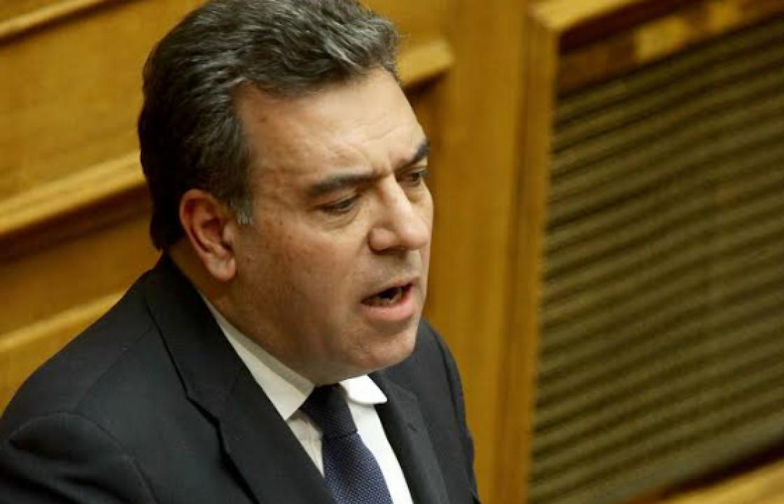 ΜΑΝΟΣ ΚΟΝΣΟΛΑΣ: «Δεν πρέπει να εφαρμοστούν οριζόντια κριτήρια για τα ολιγοθέσια σχολεία στα νησιά και στις δυσπρόσιτες περιοχές»