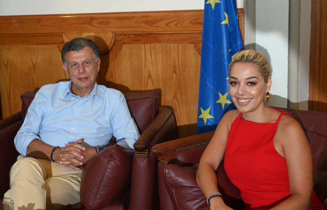 Ο Δήμαρχος Κω μίλησε στο kosnews24 - Τι είπε για την καθημερινότητα, τους συνεργάτες του, τις προθεσμίες για το νέο νοσοκομείο, τις πολιτιστικές εκδηλώσεις και πολλά άλλα θέματα. ΒΙΝΤΕΟ