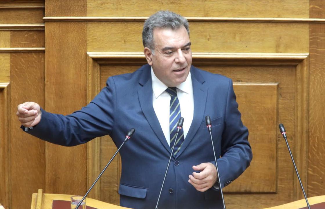 ΜΑΝΟΣ ΚΟΝΣΟΛΑΣ: «Να στηριχθεί η ζωή στα μικρά νησιά του Αιγαίου. Ειδικό καθεστώς για τους δημοσίους υπαλλήλους, συνυπηρέτηση εκπαιδευτικών που είναι σύζυγοι, νέες θέσεις εργασίας σε μικρούς νησιωτικούς δήμους»