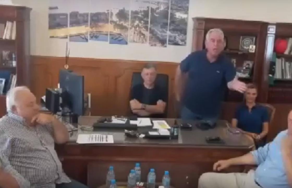 Ξεσπάθωσε ο Π. Αβρίθης στη τηλεδιάσκεψη με τον Υπουργό Υγείας - Σηκώθηκε όρθιος ζητώντας να προχωρήσει άμεσα το σχέδιο για τους ιδιώτες γιατρούς στο νοσοκομείο. BINTEO