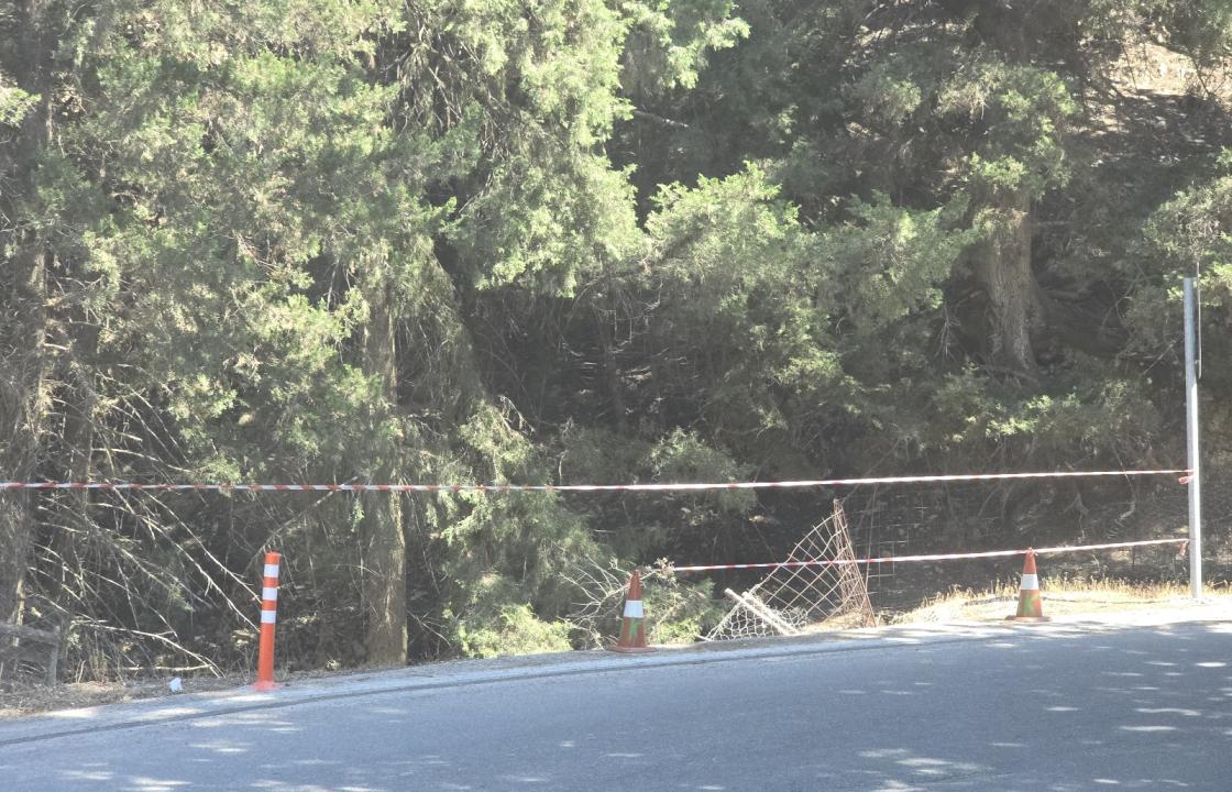 Προειδοποιητική σήμανση μέχρι να βρεθεί νέος ανάδοχος για το έργο...